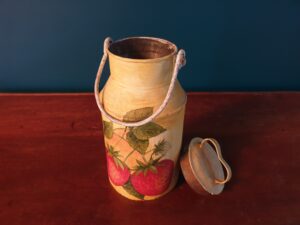 Pot au lait vintage décor fraises – Image 4