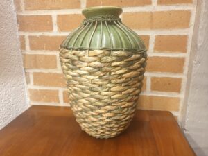 Vase en céramique et rotin – Image 3