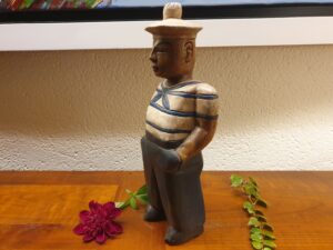 Statuette de marin en bois – Image 3