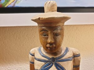 Statuette de marin en bois – Image 5