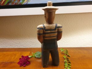 Statuette de marin en bois – Image 4