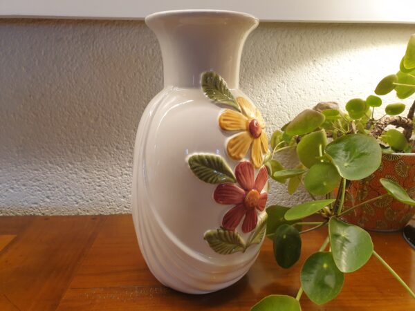 Vase floral ancien en céramique – Image 2