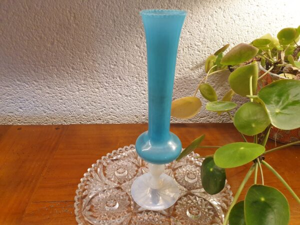 Vase soliflore en opaline Italienne – Image 3