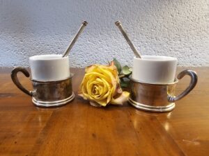 Duo de Tasses à Café Anciennes