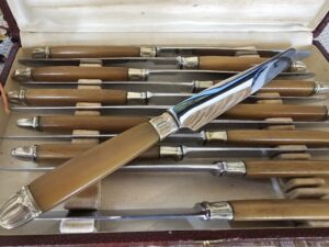 Coffret de couteaux anciens
